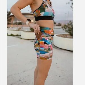 Janji flower mountain 5 inch pace shorts